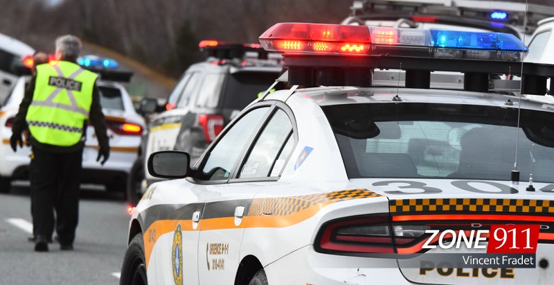 Un motocycliste tente de semer la police… sans succès et se retrouve avec des contraventions bien salées 